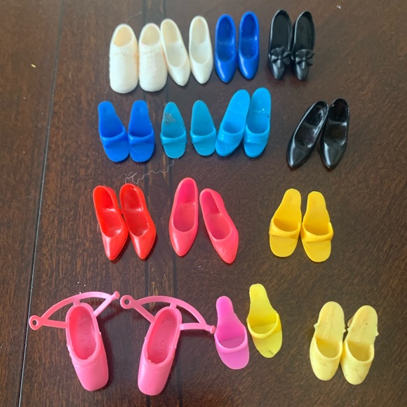 Vintage Lot of Barbie shoes - Picture 1 of 2